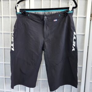 Yeti Men's Black Shorts Cycles